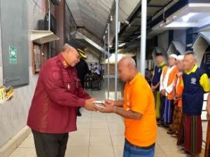 10 Warga Binaan Lanjut Usia di Rutan Sumenep Dapat Bantuan Makanan dan Vitamin Tambahan
